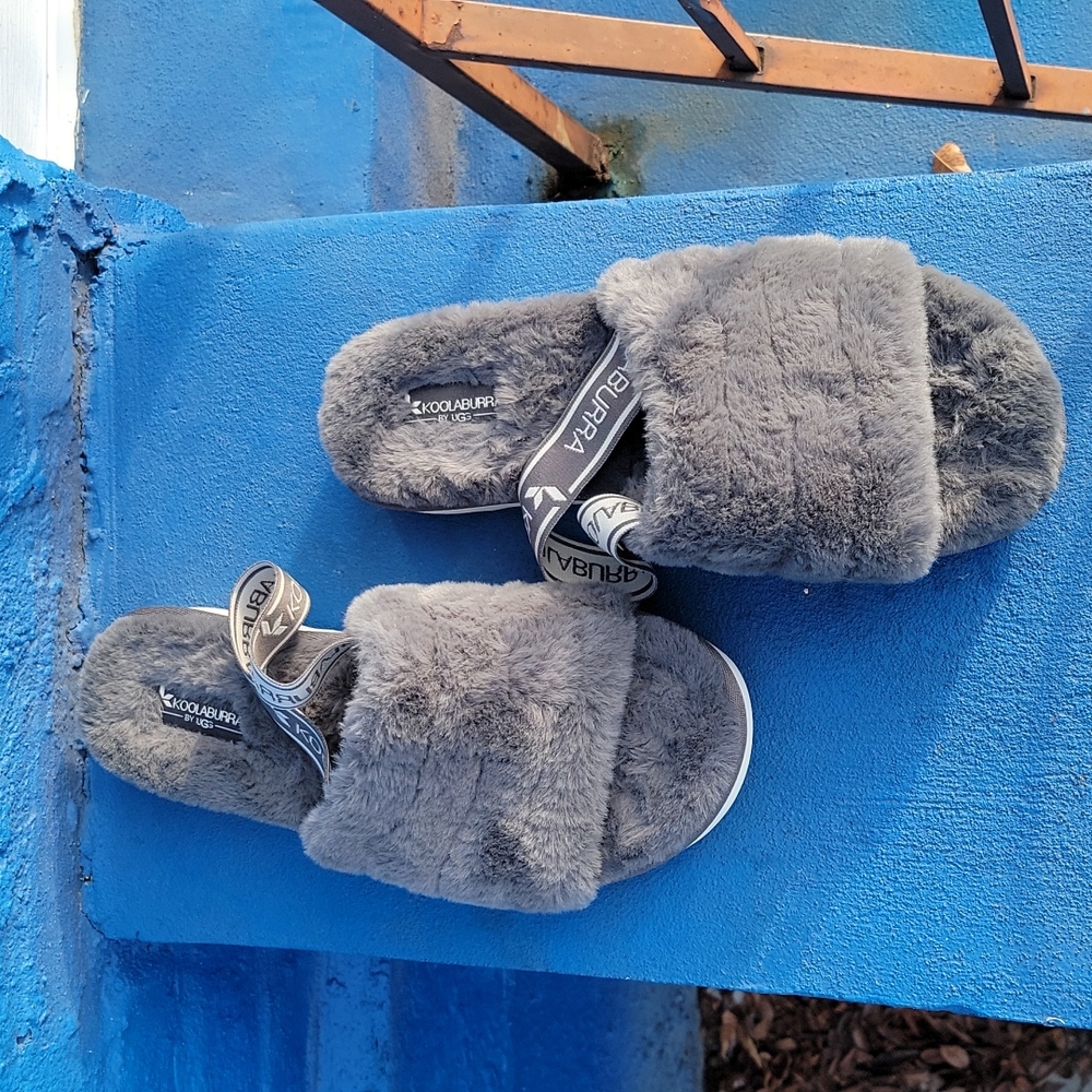 Kookaburra by UGS, gray slippers/sandals, size  10